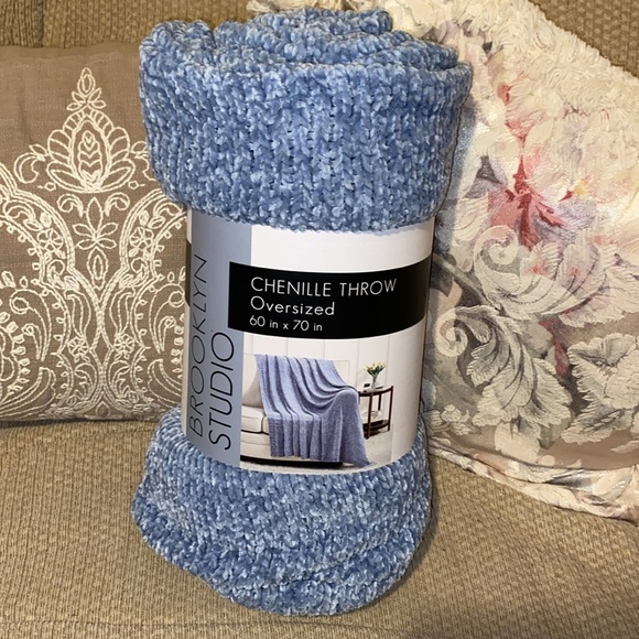 💙🩶💙NWT Brooklyn Studio Chenille Throw Oversized 60 x 70 inches - Picture 2 of 6